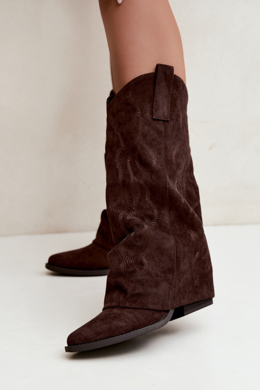 Stivali alti in stile cowboy stropicciati con tacchi e gambale cucito cioccolato Ives