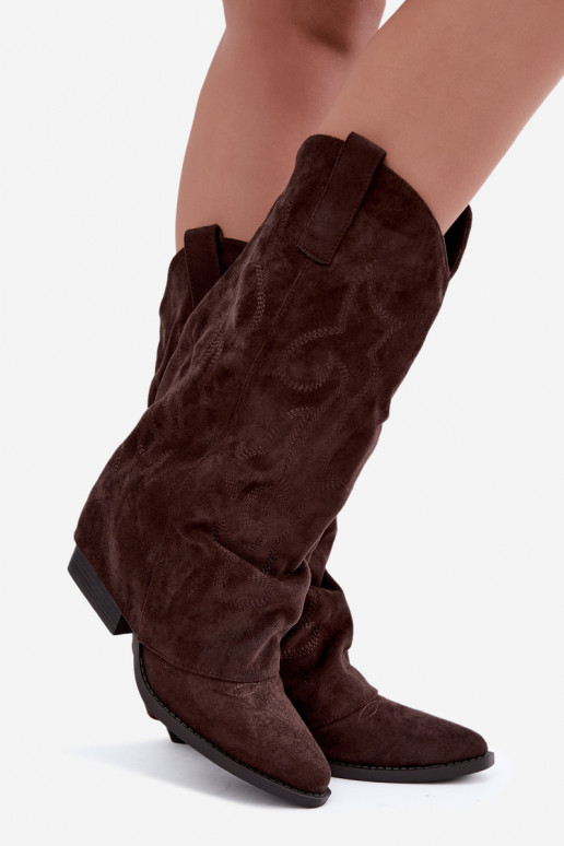 Stivali alti in stile cowboy stropicciati con tacchi e gambale cucito cioccolato Ives