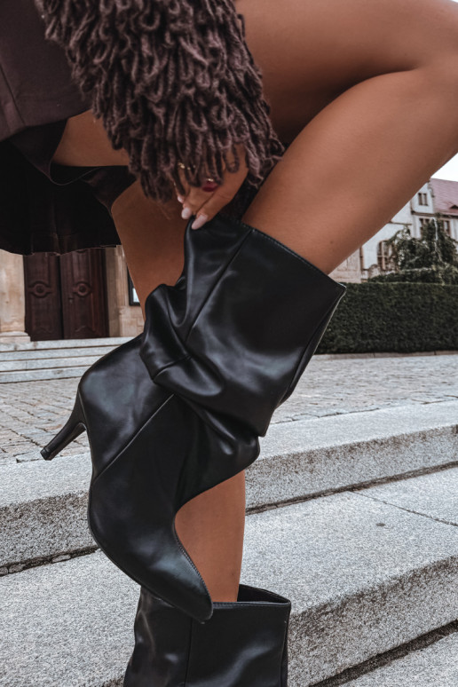 Stivaletti slouchy con tacco nero Gelra