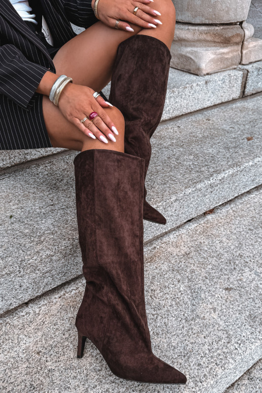 stivali alti da donna slip-on con tacco in cioccolato Favra