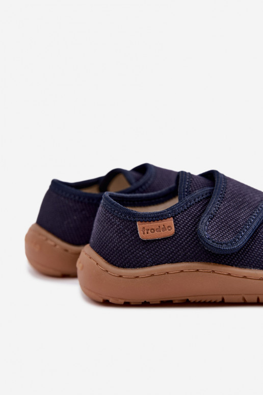 Pantofole per bambini maschi con chiusure adesive Barefoot Froddo G1700438 in blu scuro