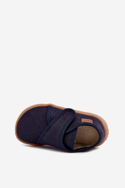 Pantofole per bambini maschi con chiusure adesive Barefoot Froddo G1700438 in blu scuro