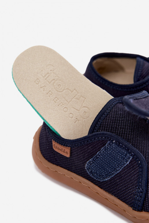 Pantofole per bambini maschi con chiusure adesive Barefoot Froddo G1700438 in blu scuro