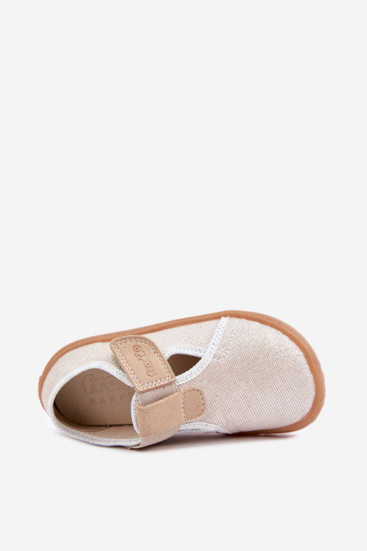Pantofole per bambini con chiusure adesive e lucentezza Barefoot Froddo Canvas G1700439-3 in oro