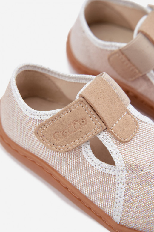 Pantofole per bambini con chiusure adesive e lucentezza Barefoot Froddo Canvas G1700439-3 in oro