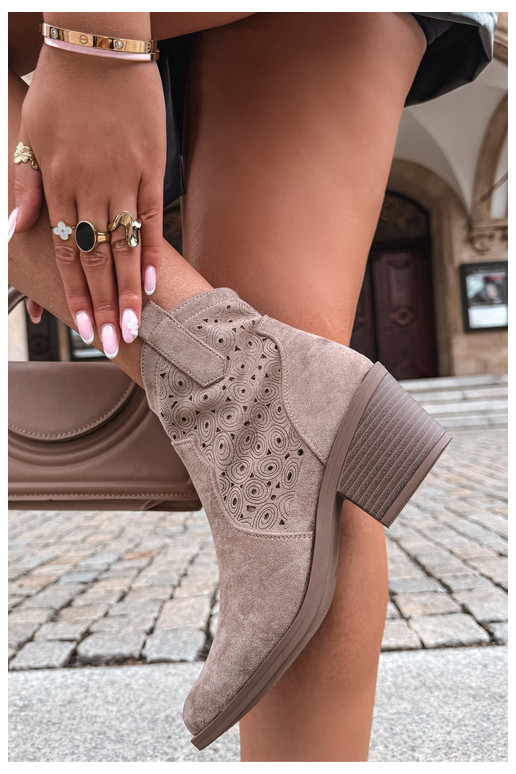 Stivaletti cowboy in pelle traforata color sabbia con tacco S.Barski HY62-8147