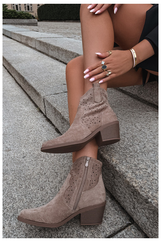 Stivaletti cowboy in pelle traforata color sabbia con tacco S.Barski HY62-8147