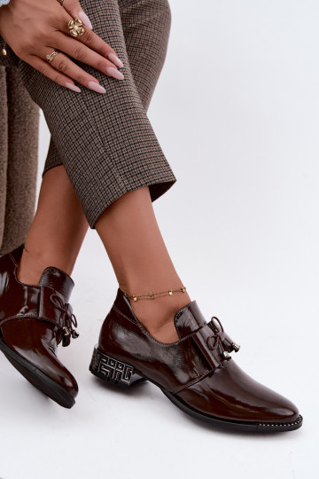 Scarpe verniciate con tacco basso e fiocchi in colore cioccolato Zazoo 1399