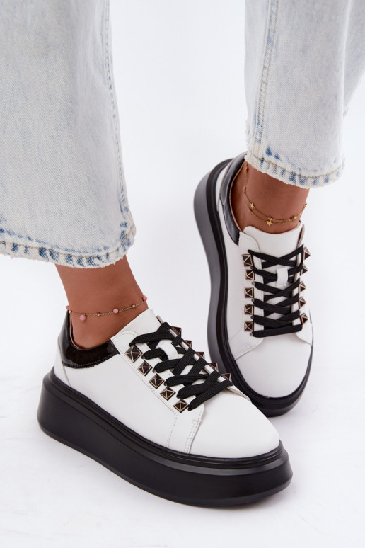 Sneakers in pelle nere e bianche con borchie Artiker 55C0401