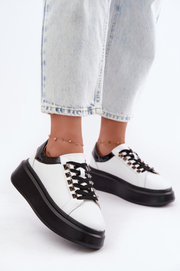 Sneakers in pelle nere e bianche con borchie Artiker 55C0401 2