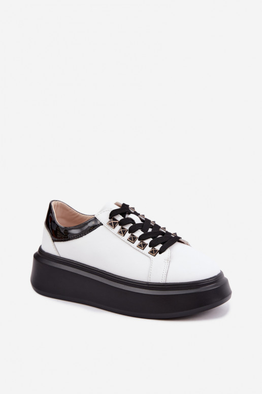 Sneakers in pelle nere e bianche con borchie Artiker 55C0401