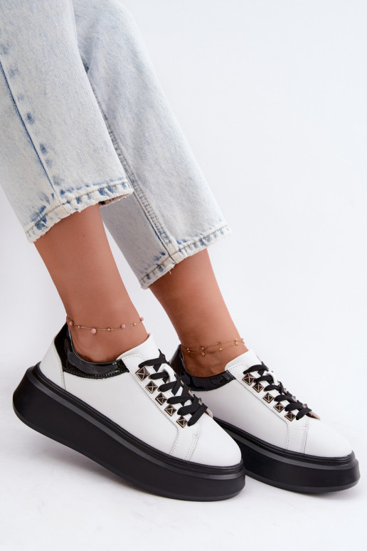 Sneakers in pelle nere e bianche con borchie Artiker 55C0401