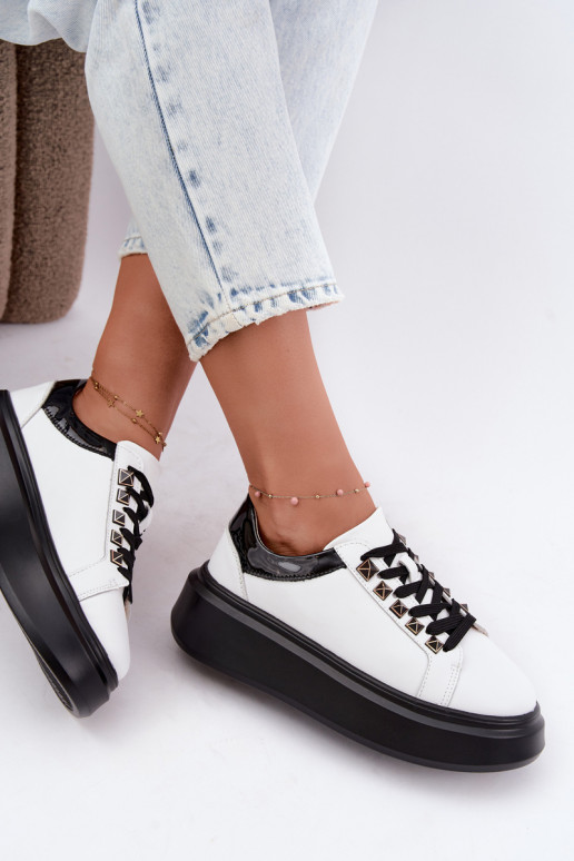 Sneakers in pelle nere e bianche con borchie Artiker 55C0401