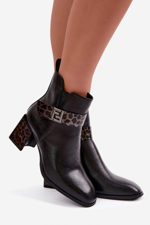 Stivaletti da donna caldi con cinturini decorativi Artiker 57C0008 color nero