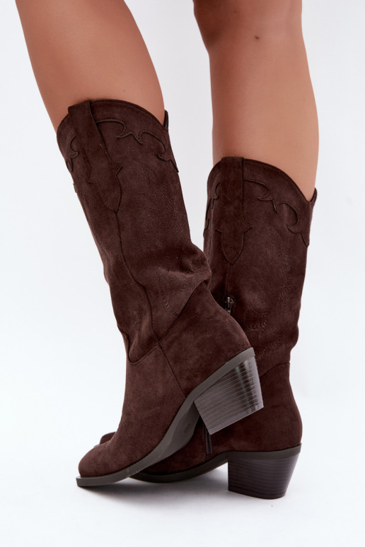 Stivali color cioccolato in suede sintetico stile cowboy con tacchi Jarissa