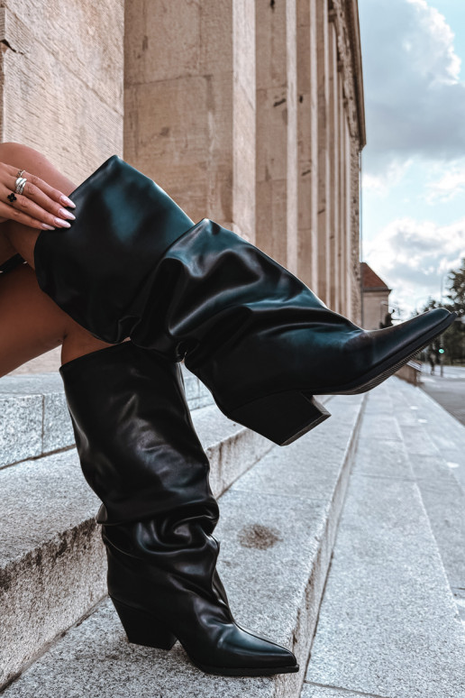 Stivali alti da donna con parte superiore curva e tacchi in colore nero Durela