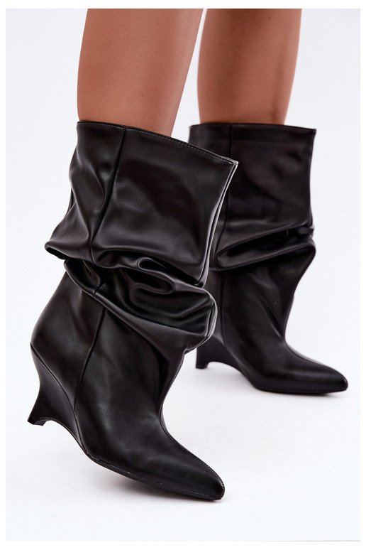 Stivaletti slouchy con piattaforma nera Ilyna