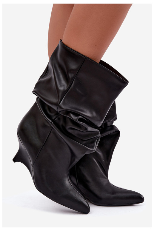 Stivaletti slouchy con piattaforma nera Ilyna