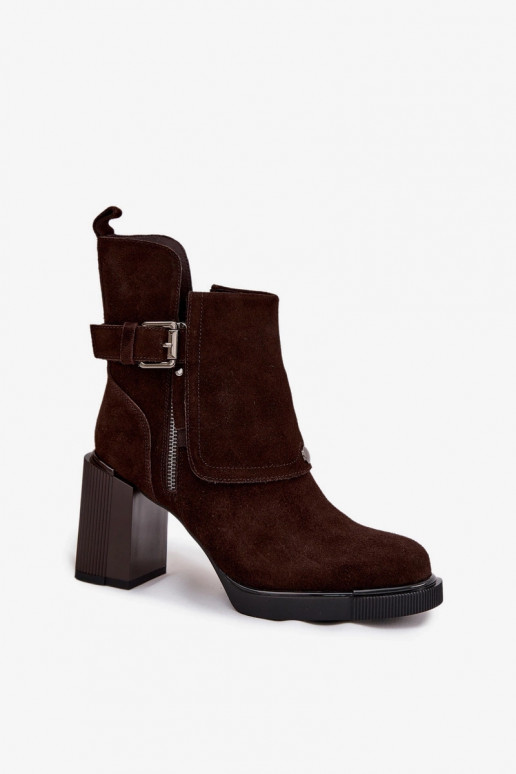 Stivaletti color cioccolato in suede sintetico con tacco e fibbie Vinceza 91152
