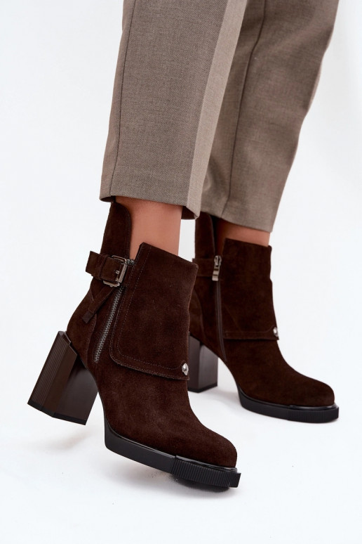 Stivaletti color cioccolato in suede sintetico con tacco e fibbie Vinceza 91152