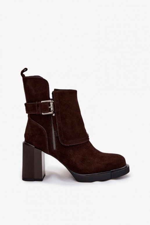 Stivaletti color cioccolato in suede sintetico con tacco e fibbie Vinceza 91152