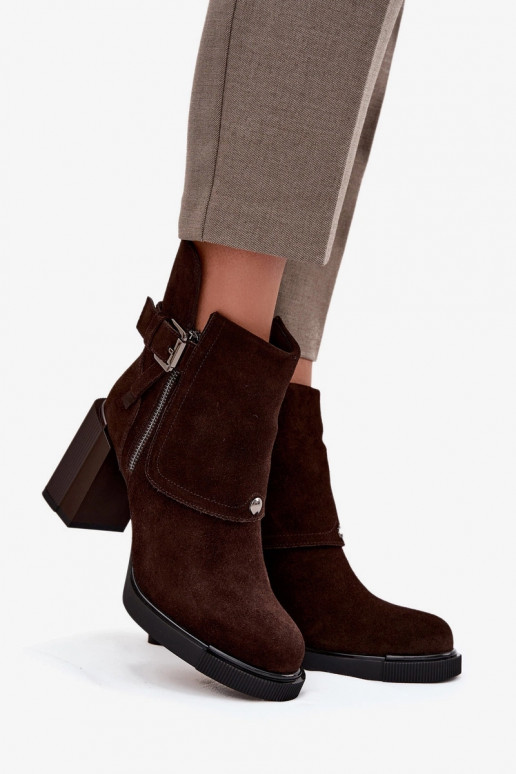 Stivaletti color cioccolato in suede sintetico con tacco e fibbie Vinceza 91152