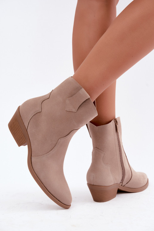 Stivali in finta suede in stile cowboy con tacco color sabbia Daliae