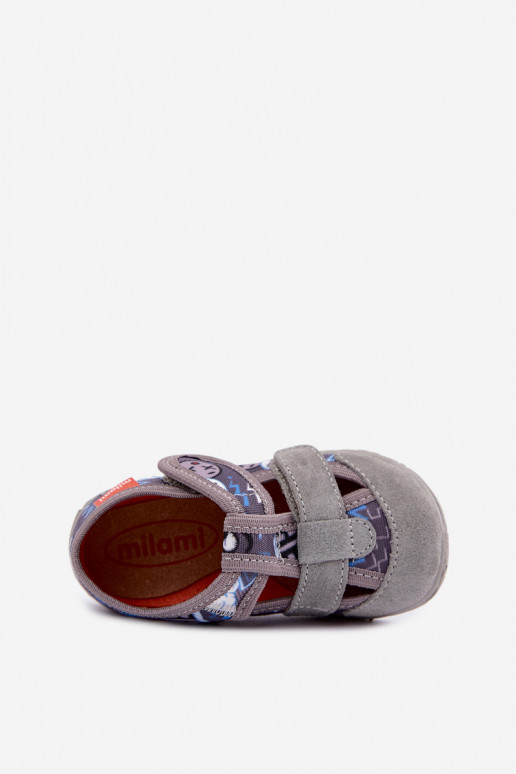 Pantofole per bambini Milami con chiusure adesive in grigio Reathiana