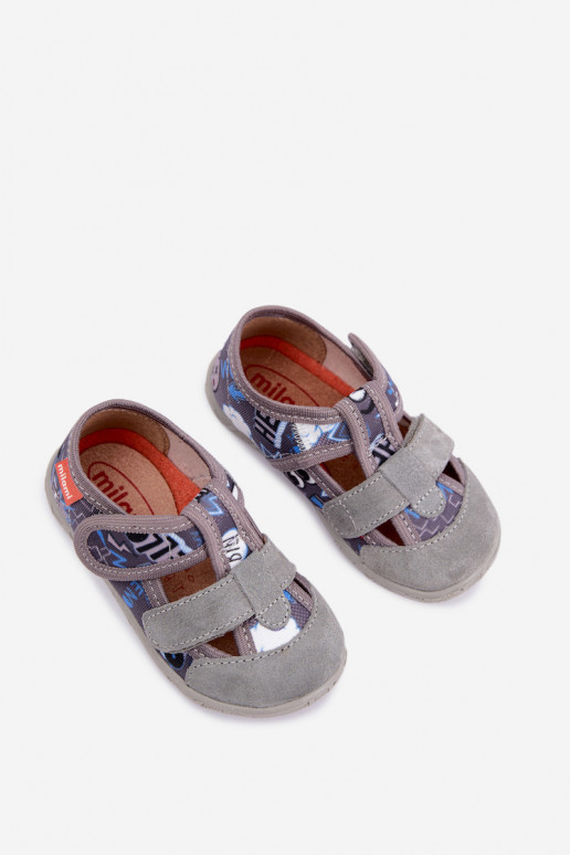 Pantofole per bambini Milami con chiusure adesive in grigio Reathiana