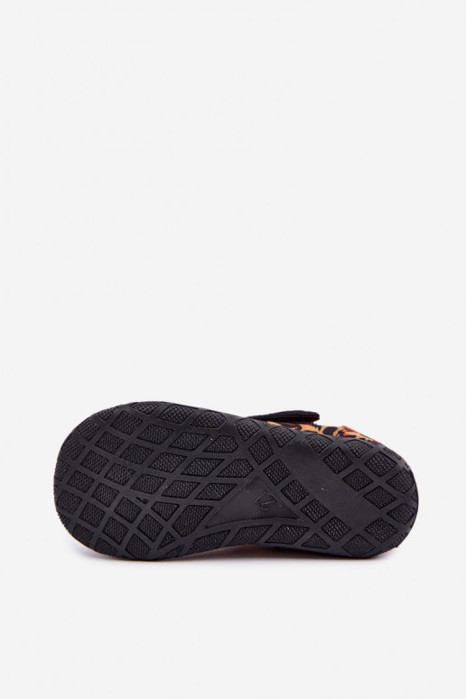 Pantofole per bambini Milami con chiusure adesive e motivi leopardati in giallo e nero Jasimrra