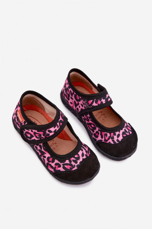 Pantofole per bambini Milami con chiusure adesive e motivi leopardati in rosa e nero Esnia