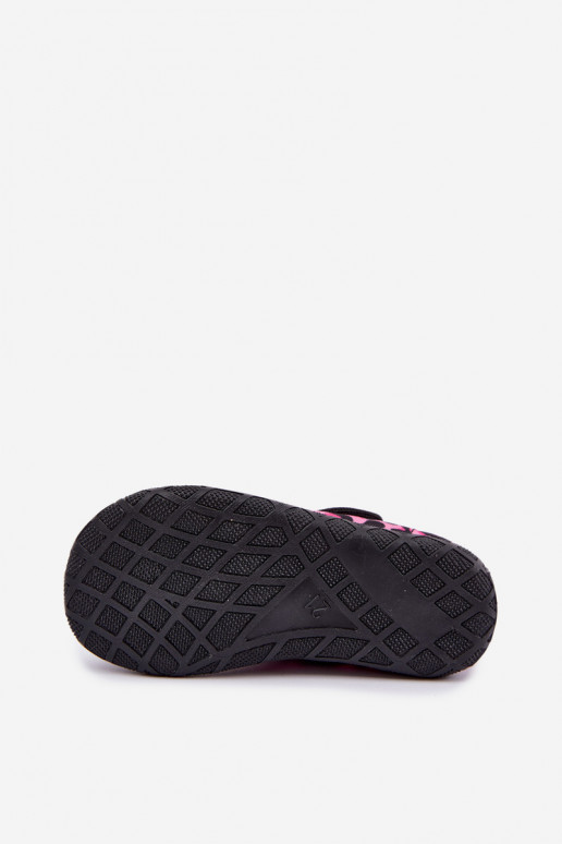 Pantofole per bambini Milami con chiusure adesive e motivi leopardati in rosa e nero Esnia