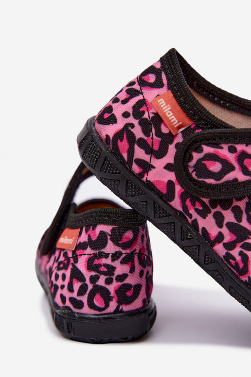 Pantofole per bambini Milami con chiusure adesive e motivi leopardati in rosa e nero Esnia