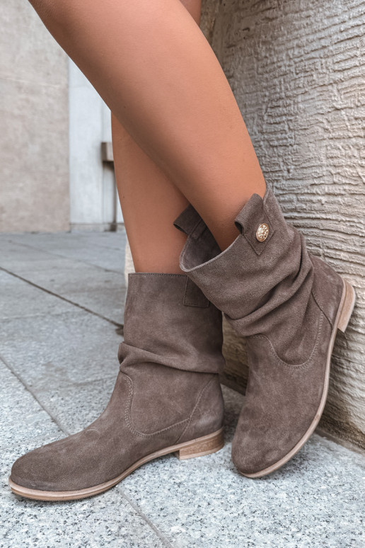 Scarpe da donna in faux suede con volant Zazoo 4210 color marrone