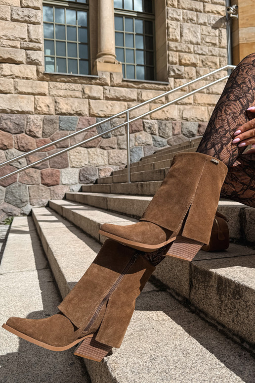 stivaletti in stile cowboy con tacco in suede naturale con gambale ricamato Big Star UU274114 colore marrone