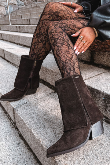 stivaletti in stile cowboy con tacco in suede naturale con gambale ricamato Big Star UU274115 colore cioccolato 2