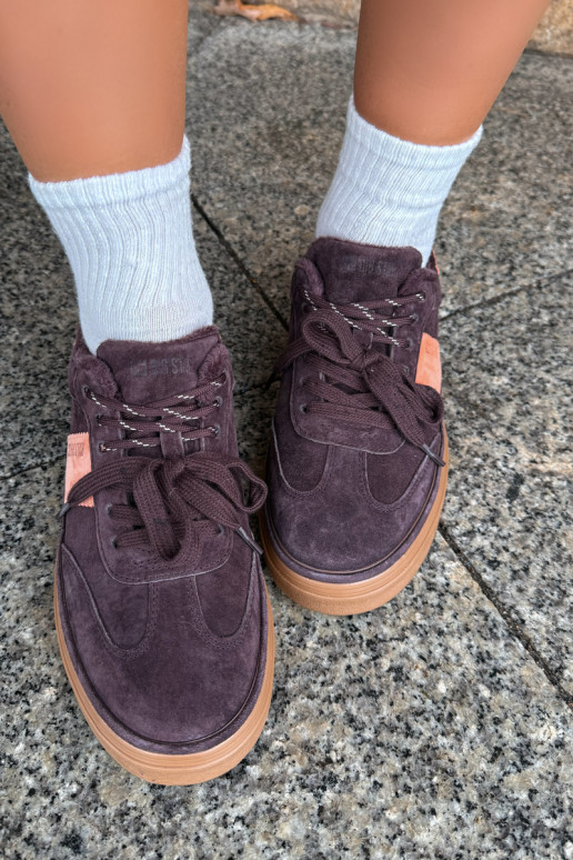 stivali modello sneakers in suede sintetico per donne isolati Big Star UU274770 colore cioccolato