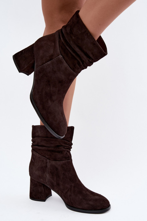 Stivaletti in suede naturale con pieghe e tacco D&A JC62-1021 cioccolato