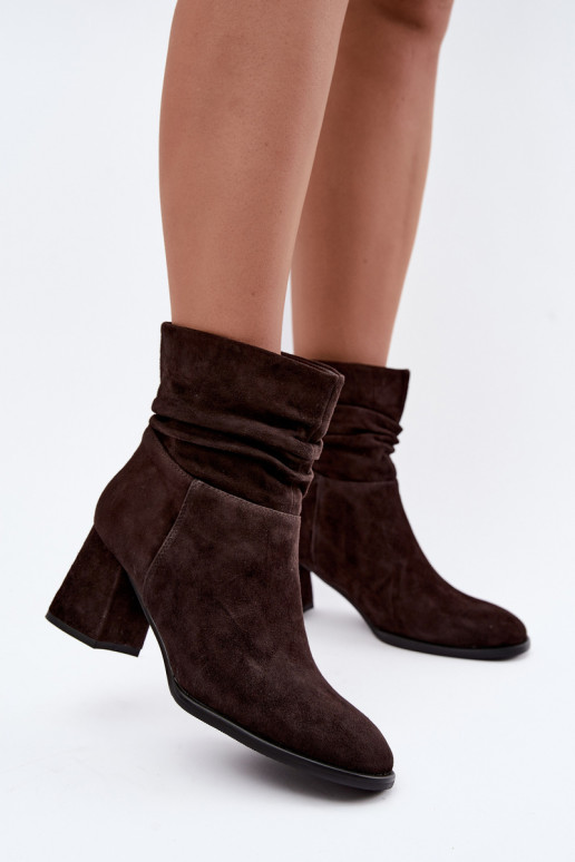 Stivaletti in suede naturale con pieghe e tacco D&A JC62-1021 cioccolato