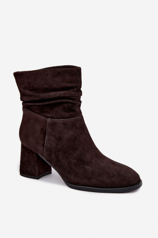 Stivaletti in suede naturale con pieghe e tacco D&A JC62-1021 cioccolato
