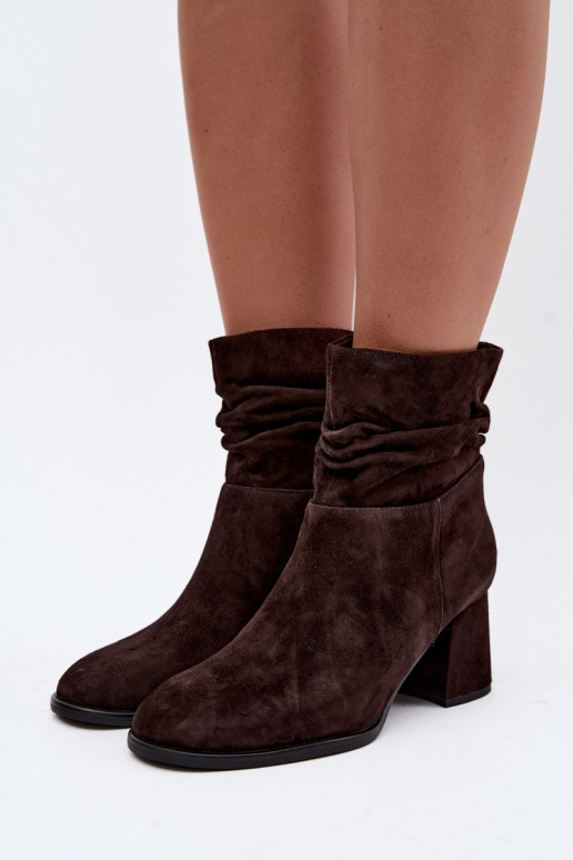 Stivaletti in suede naturale con pieghe e tacco D&A JC62-1021 cioccolato