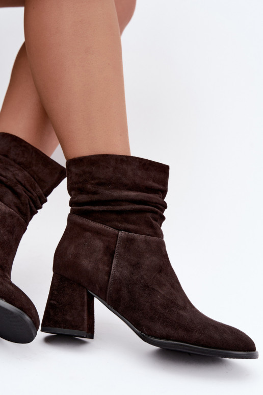 Stivaletti in suede naturale con pieghe e tacco D&A JC62-1021 cioccolato