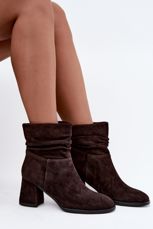 Stivaletti in suede naturale con pieghe e tacco D&A JC62-1021 cioccolato