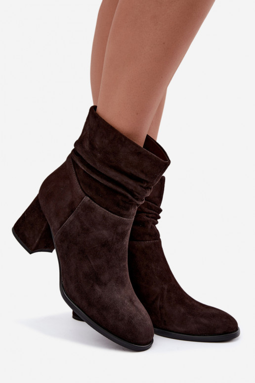 Stivaletti in suede naturale con pieghe e tacco D&A JC62-1021 cioccolato