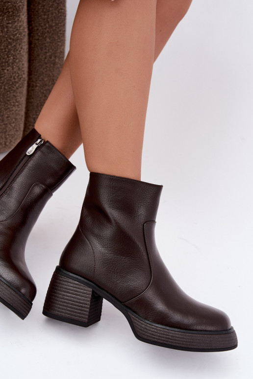 Stivaletti in pelle foderati con tacco D&A CR62-3369 cioccolato