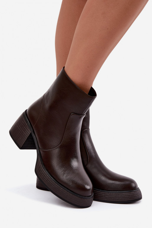 Stivaletti in pelle foderati con tacco D&A CR62-3369 cioccolato