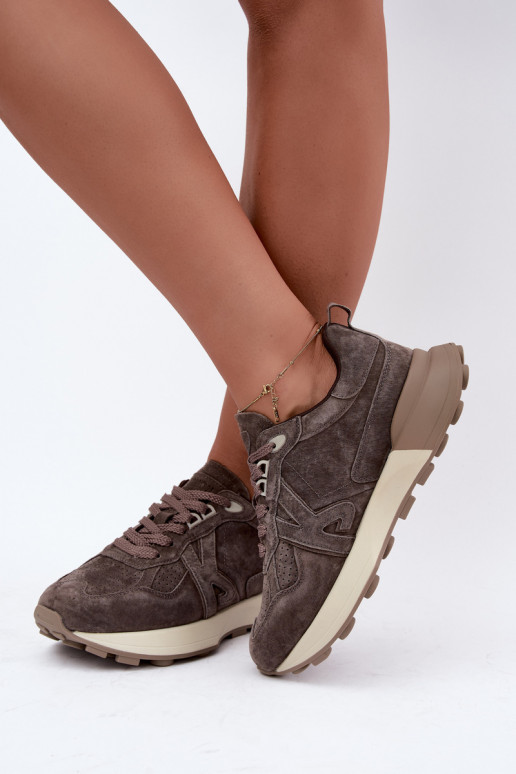 Sneakers da donna in suede sintetico Kobbo 67048 marrone scuro