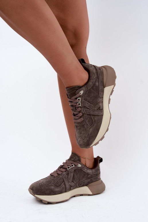 Sneakers da donna in suede sintetico Kobbo 67048 marrone scuro