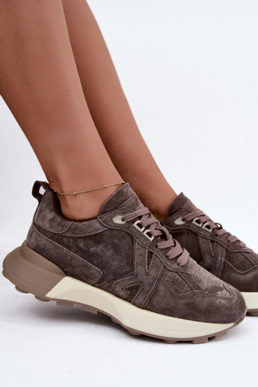 Sneakers da donna in suede sintetico Kobbo 67048 marrone scuro