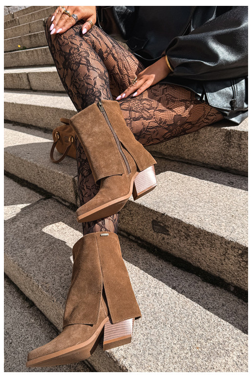 stivaletti in stile cowboy con tacco in suede naturale con gambale ricamato Big Star UU274114 colore marrone